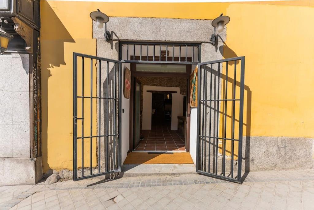 Encantador Apartamento En Calle Segovia Madrid Bagian luar foto